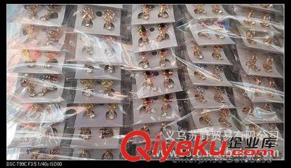 時尚花朵等各類款式的合金鑲鉆耳環(huán)——義烏蘇野貿(mào)易廠家直銷批發(fā)